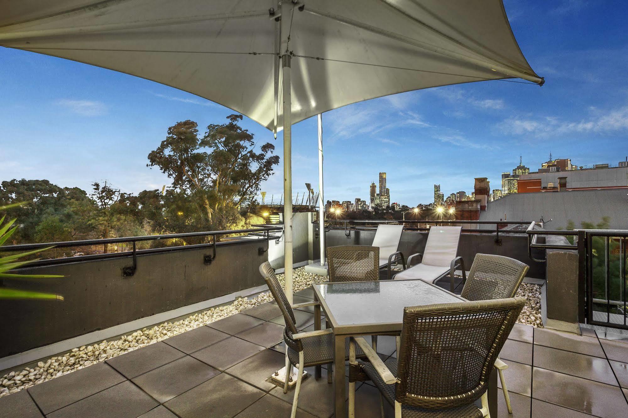 Quest East Melbourne Aparthotel Exterior photo